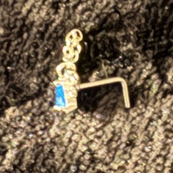 Nose Ring- 20G Blue Nose Stud. Surgical Steel L Shaped, Blue heart shaped nwt - Picture 4 of 8